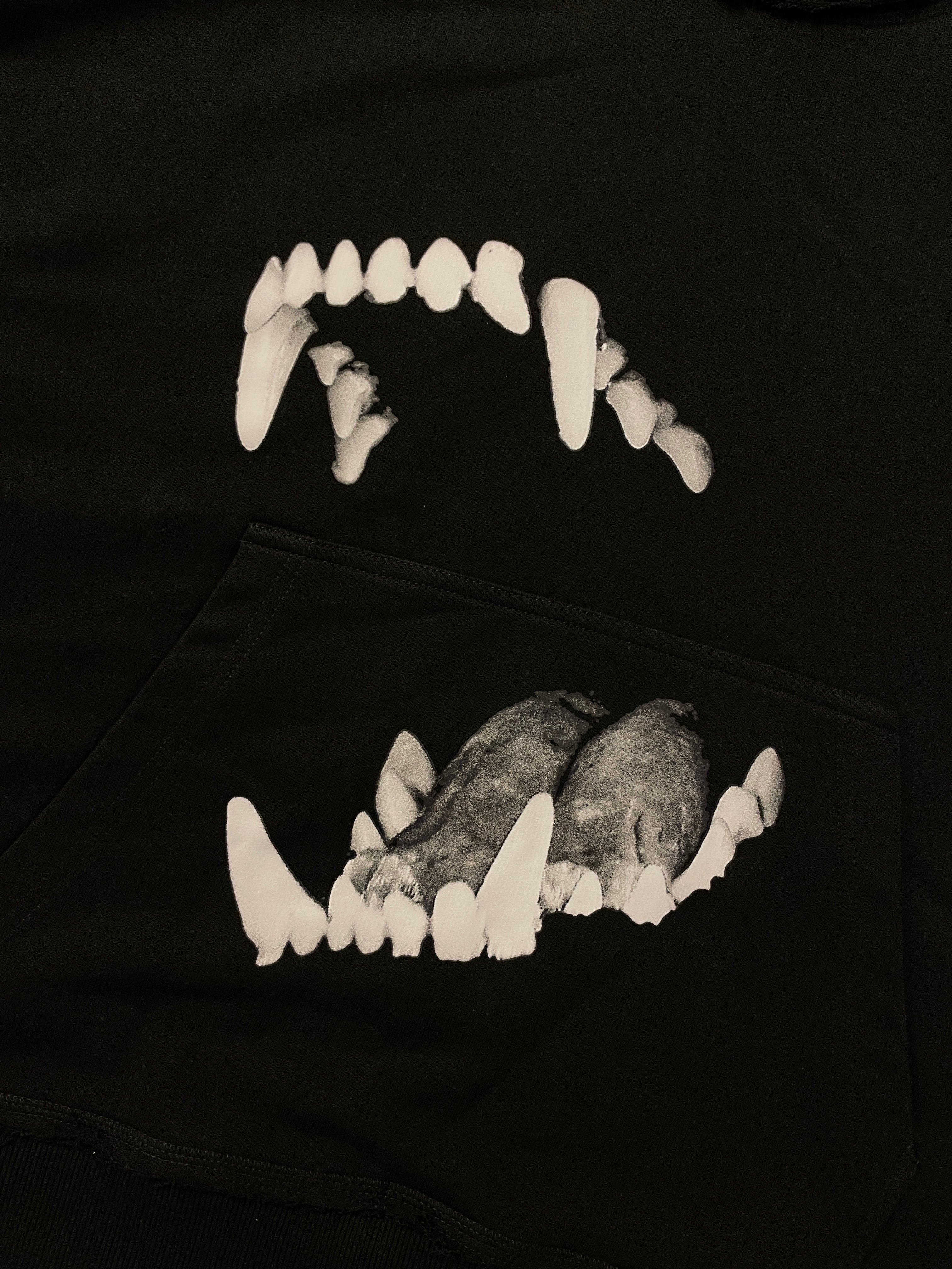 Boxy FANGS HOODIE